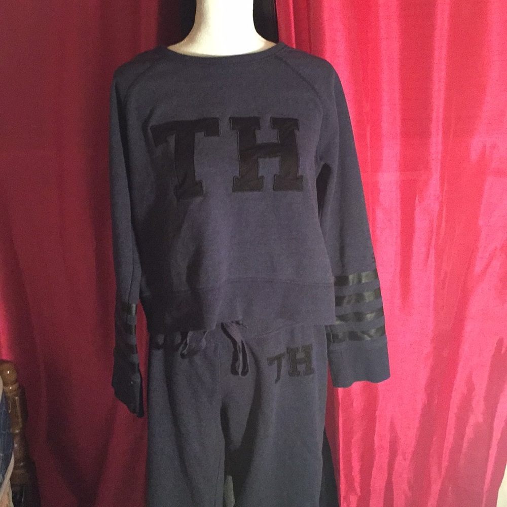 Tommy Hilfiger cropped sweatshirt and sweatpants